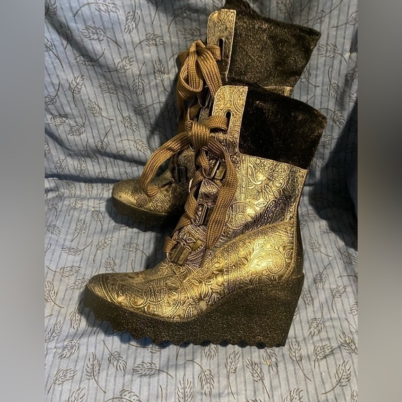 Timberland metallic embossed leather wedge boots with velvet top cuff 7 - Picture 4 of 10